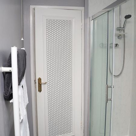 Superb 3 Bedroom Flat In スタッフォード エクステリア 写真