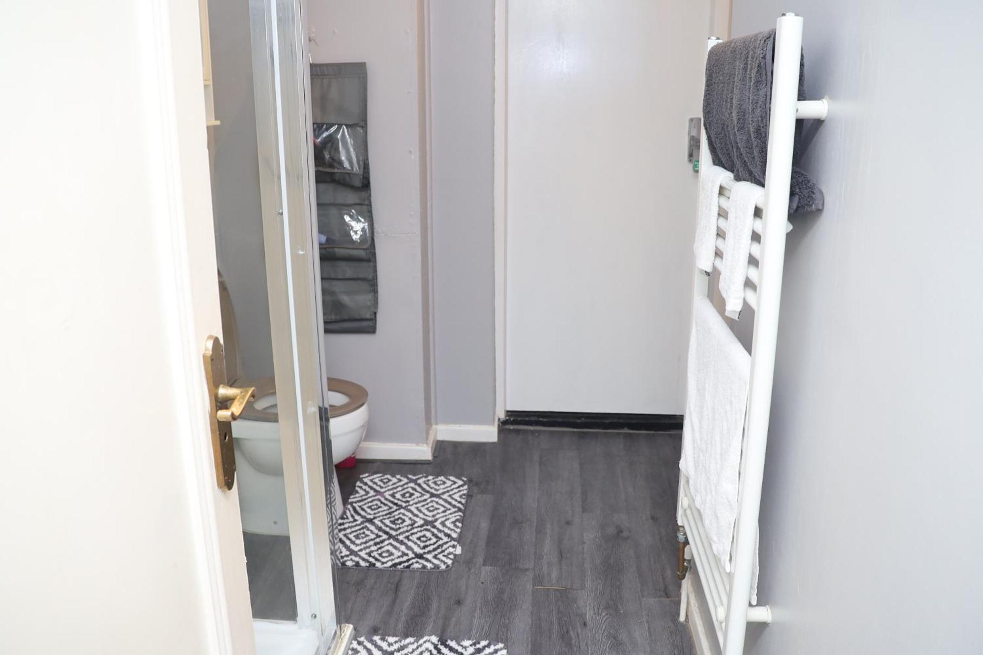 Superb 3 Bedroom Flat In スタッフォード エクステリア 写真