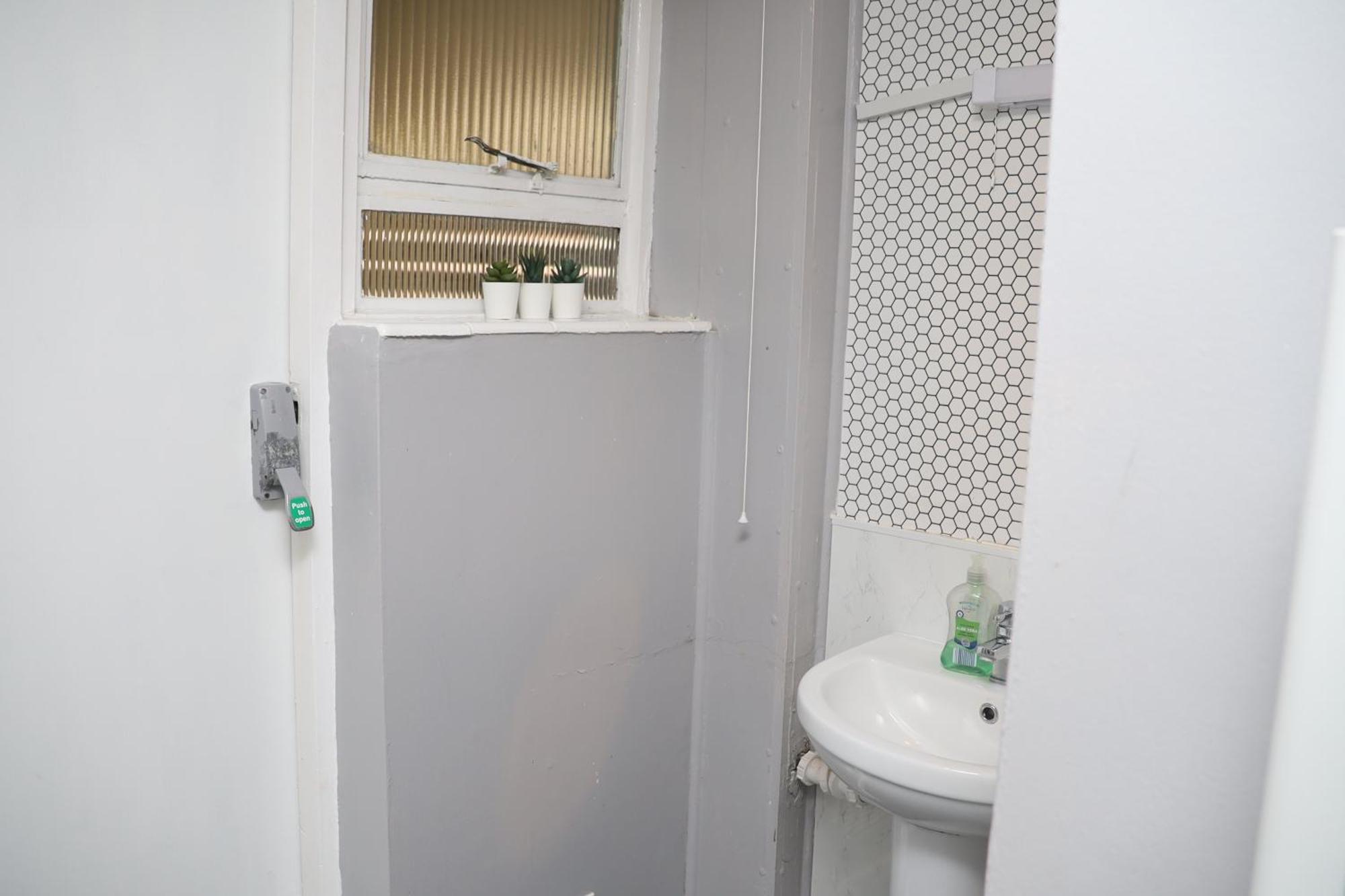 Superb 3 Bedroom Flat In スタッフォード エクステリア 写真