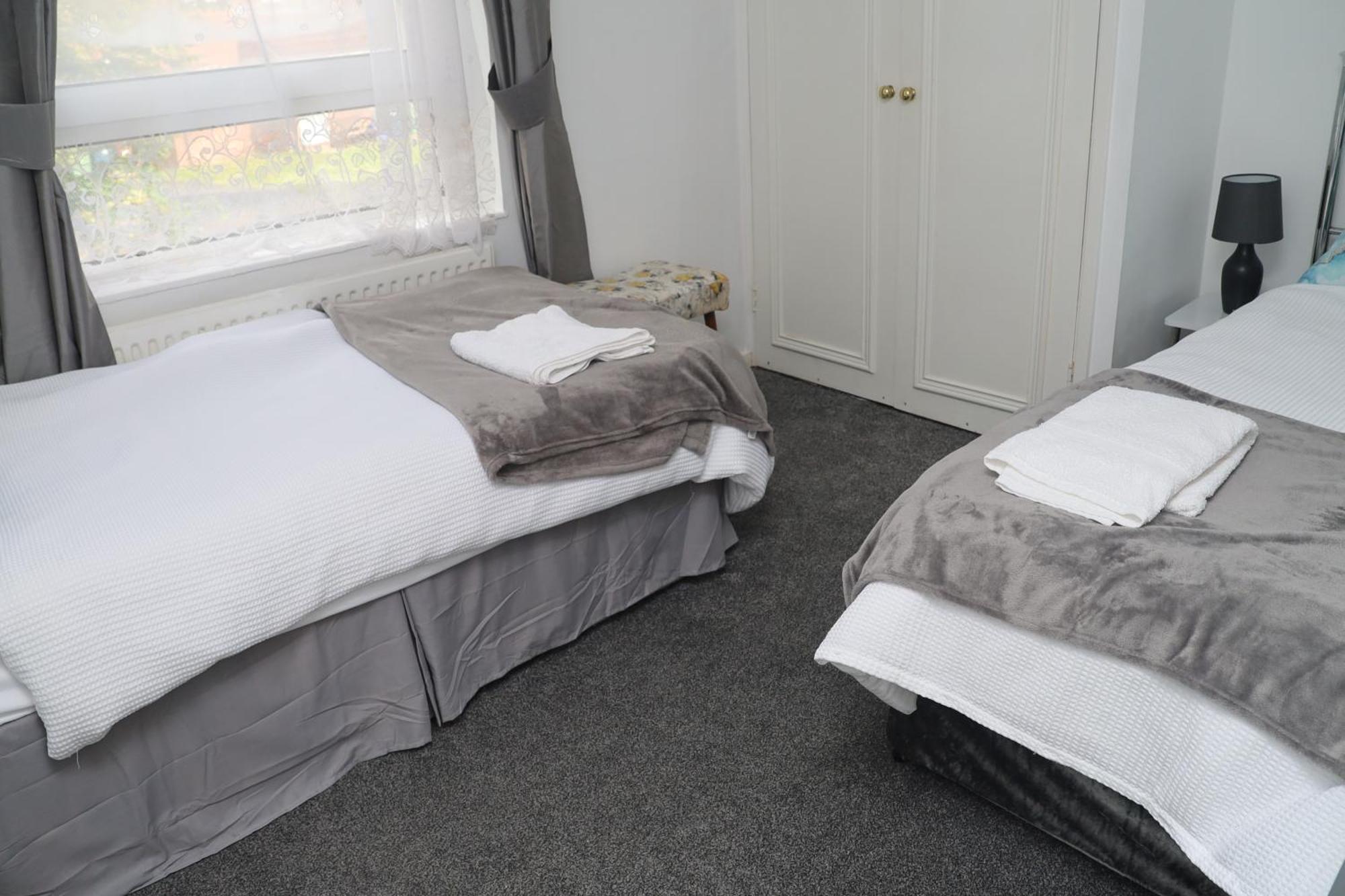 Superb 3 Bedroom Flat In スタッフォード エクステリア 写真