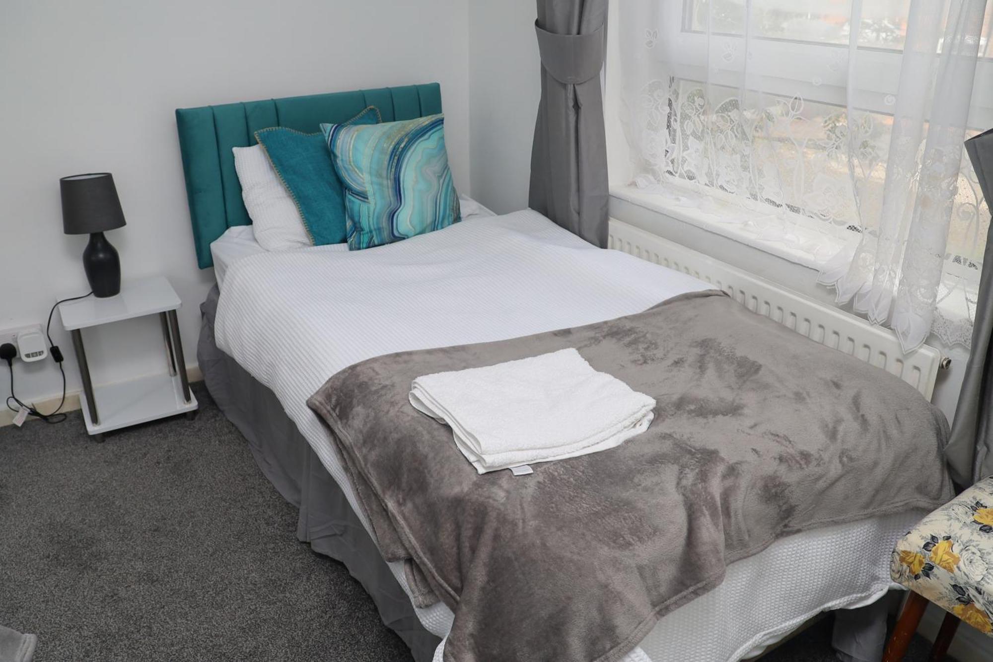 Superb 3 Bedroom Flat In スタッフォード エクステリア 写真