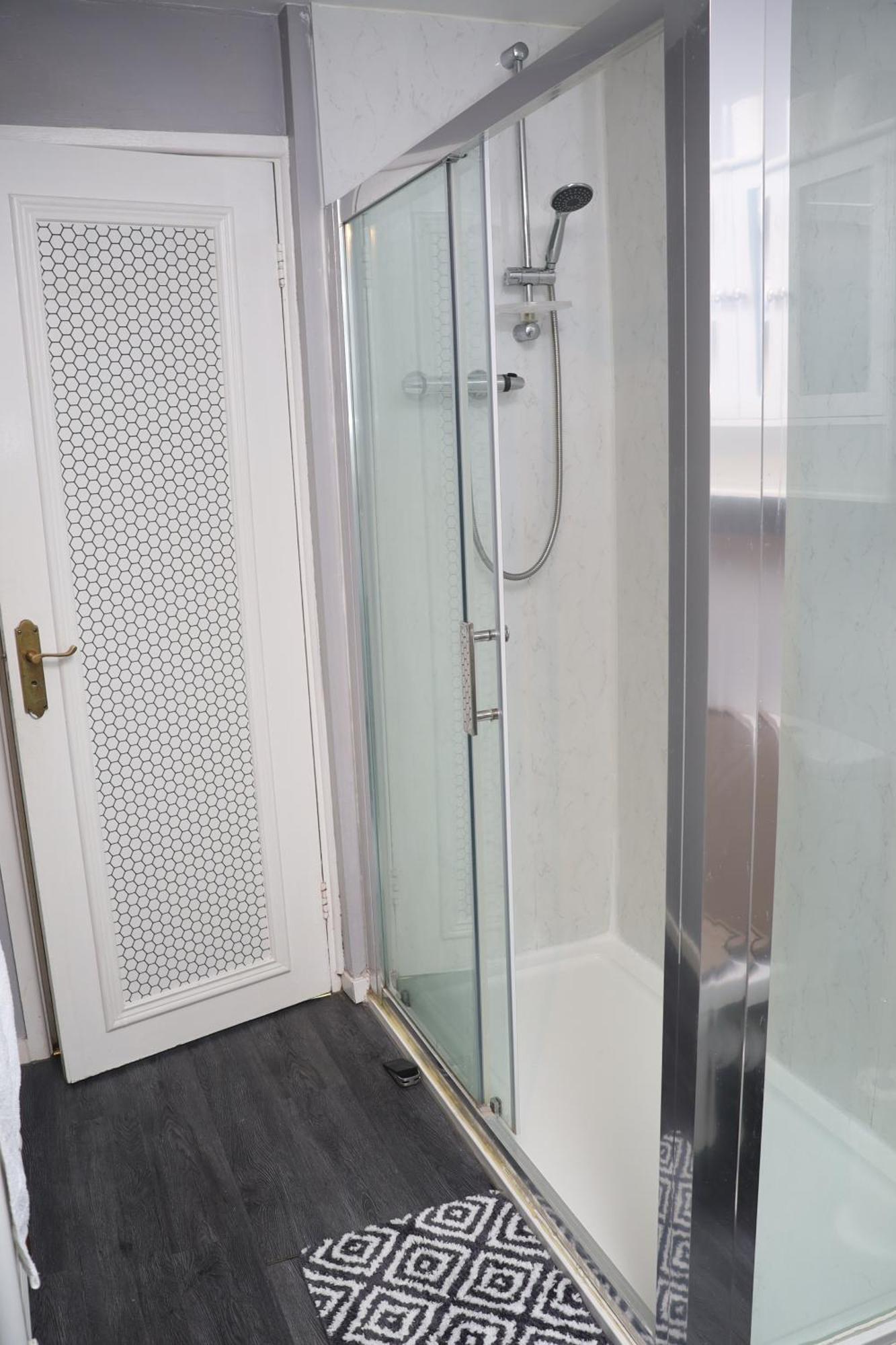 Superb 3 Bedroom Flat In スタッフォード エクステリア 写真