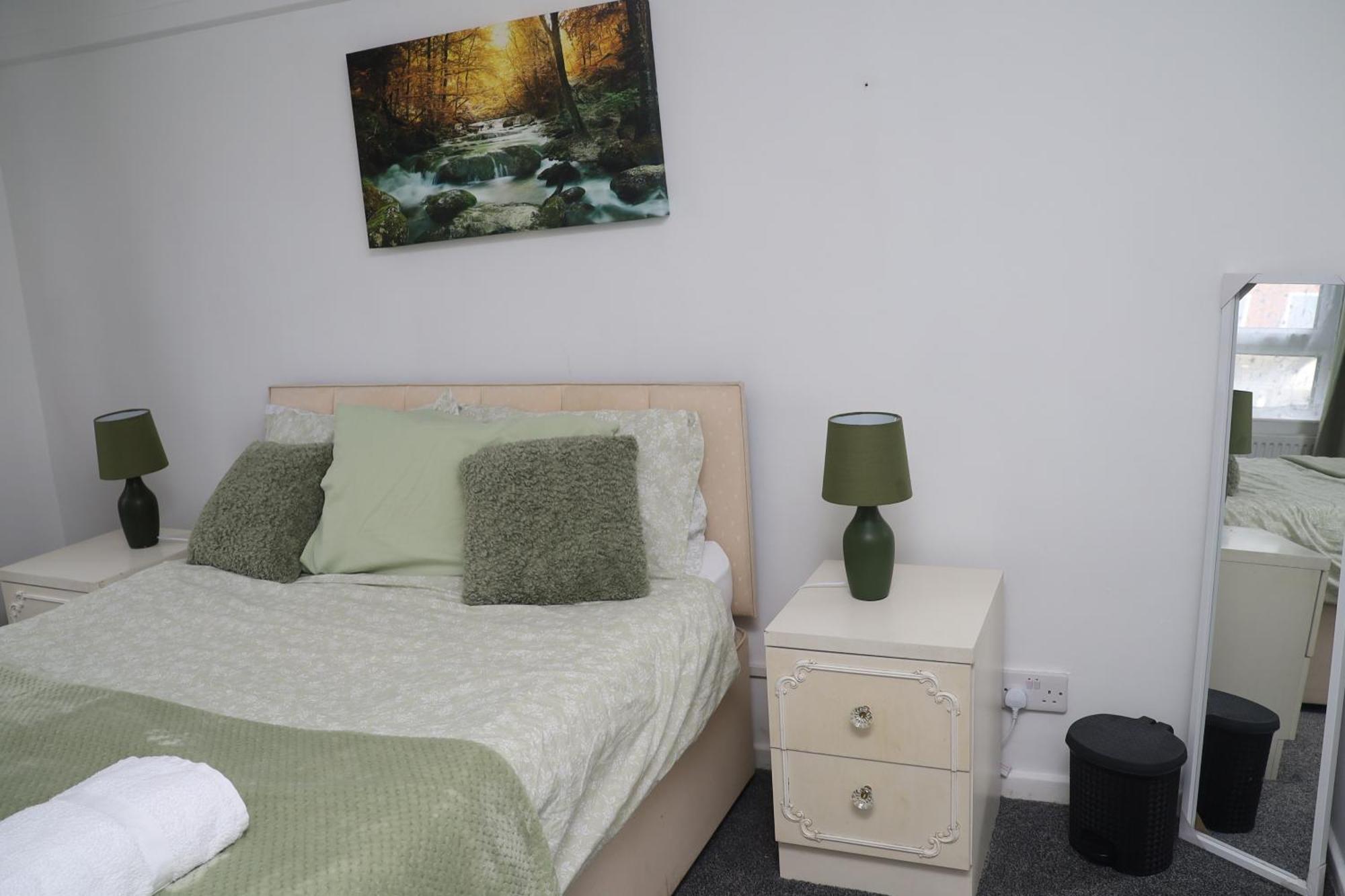 Superb 3 Bedroom Flat In スタッフォード エクステリア 写真