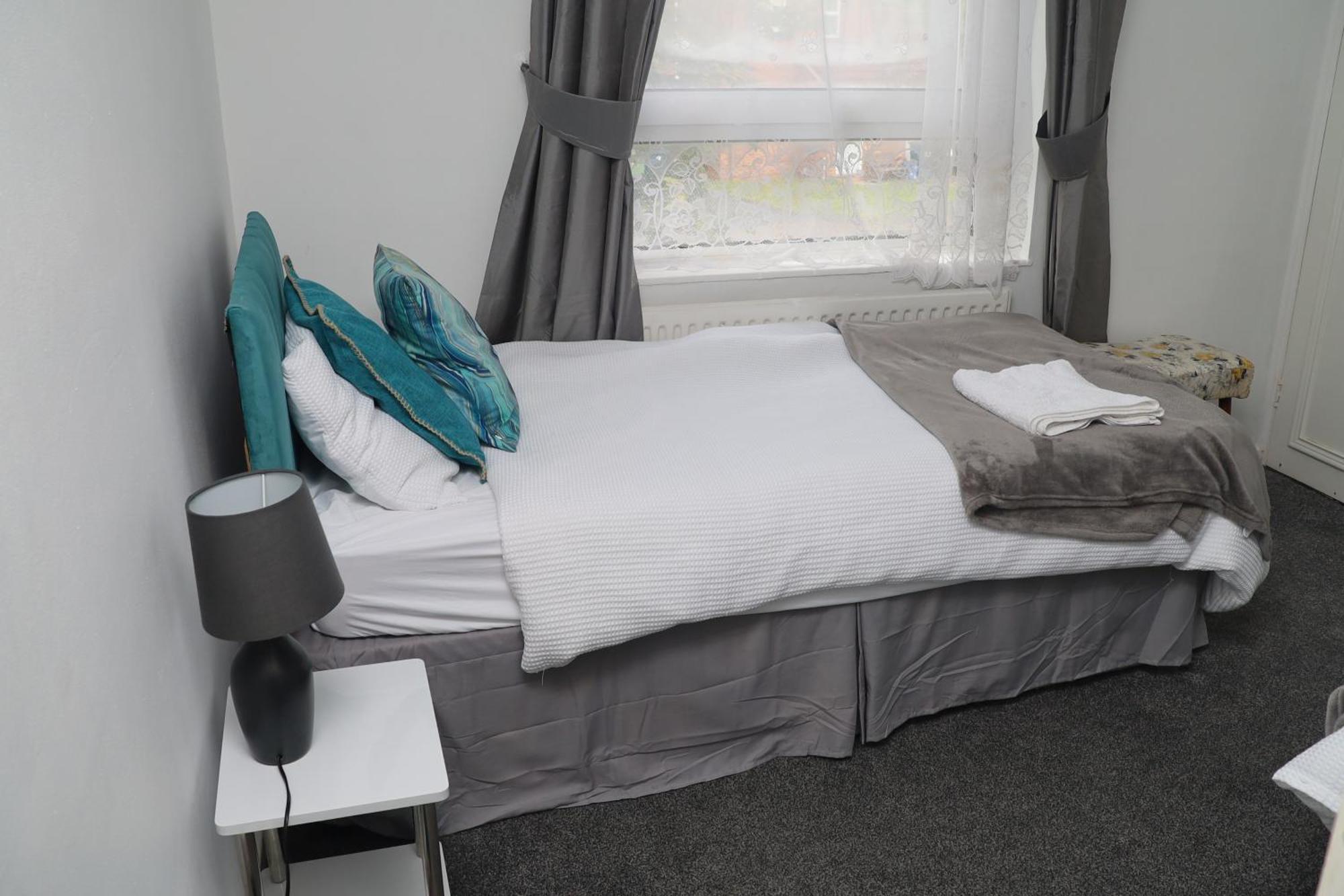 Superb 3 Bedroom Flat In スタッフォード エクステリア 写真